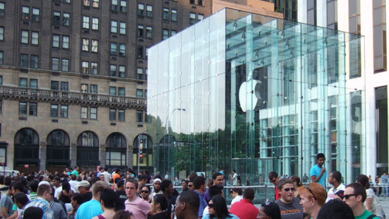 Large Apple Store Line Forms 2 Weeks Before iPhone 3G Announcement