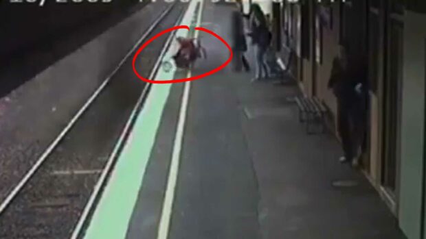 OMG - Baby Stroller Rolls Into Path Of Oncoming Train