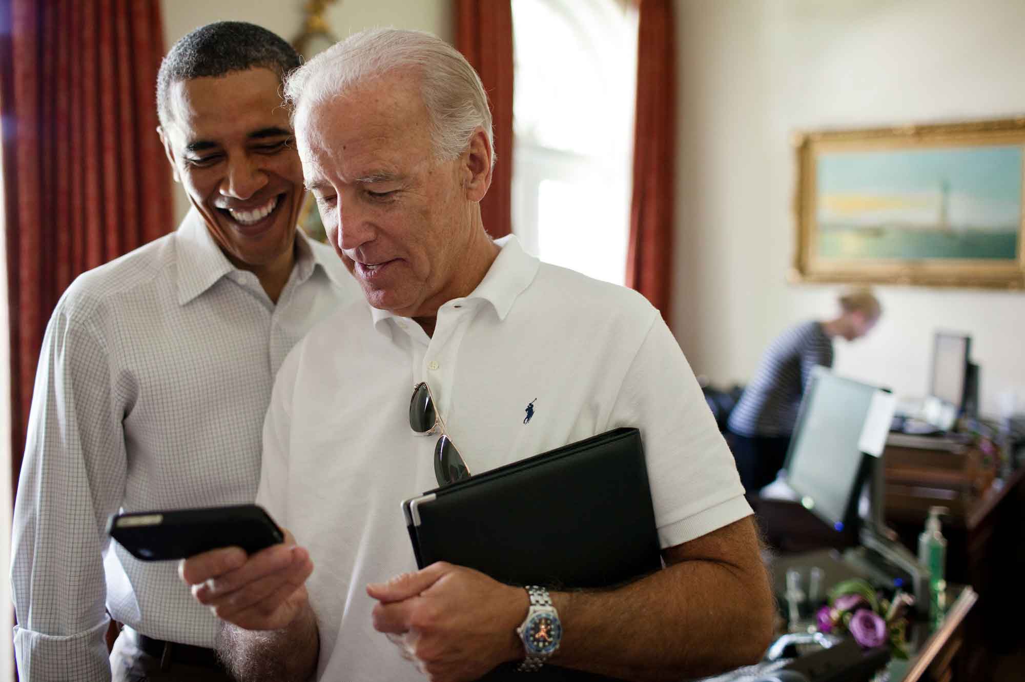 Barack Obama Makes History With Text Message Announcing VP Choice