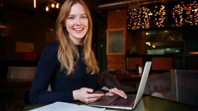 businesswoman with a laptop who looks very happy