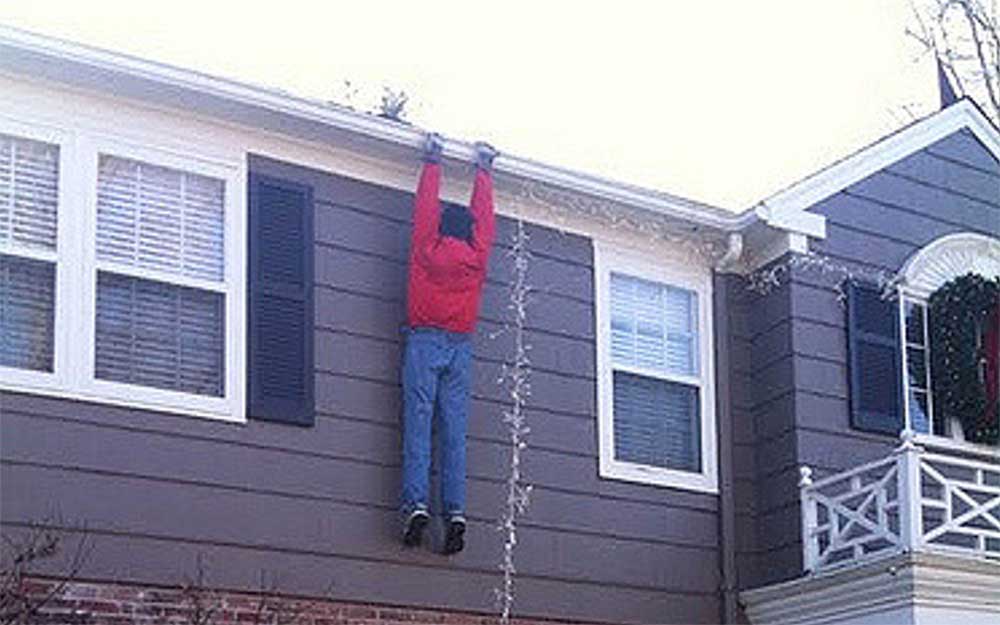 This Funny Christmas Decoration Prank Was So Realistic – People Called The Cops