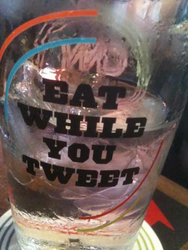 &Quot;Eat While You Tweet&Quot; Pint Glass From The Cnn Grill At Sxsw