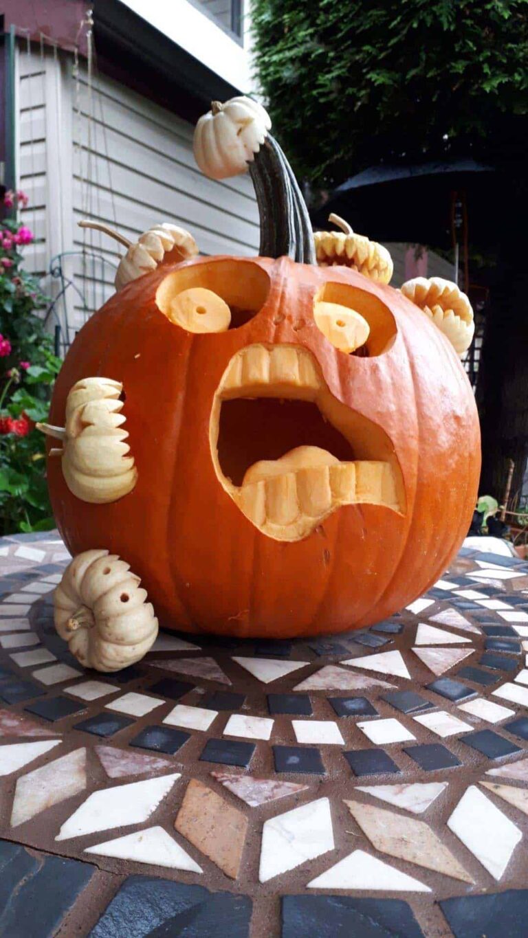 20 Funny Halloween Pumpkin Carvings (That Will Make You Smile)