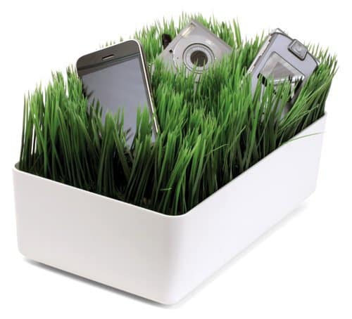 Grassy Lawn Gadget Charging Station [review]