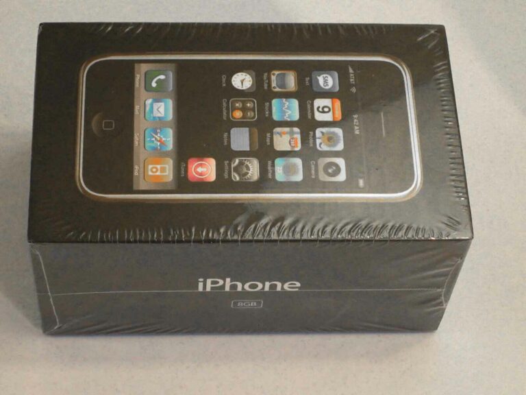 unopened-first-generation-iphone-for-sale-on-ebay-for-10-000