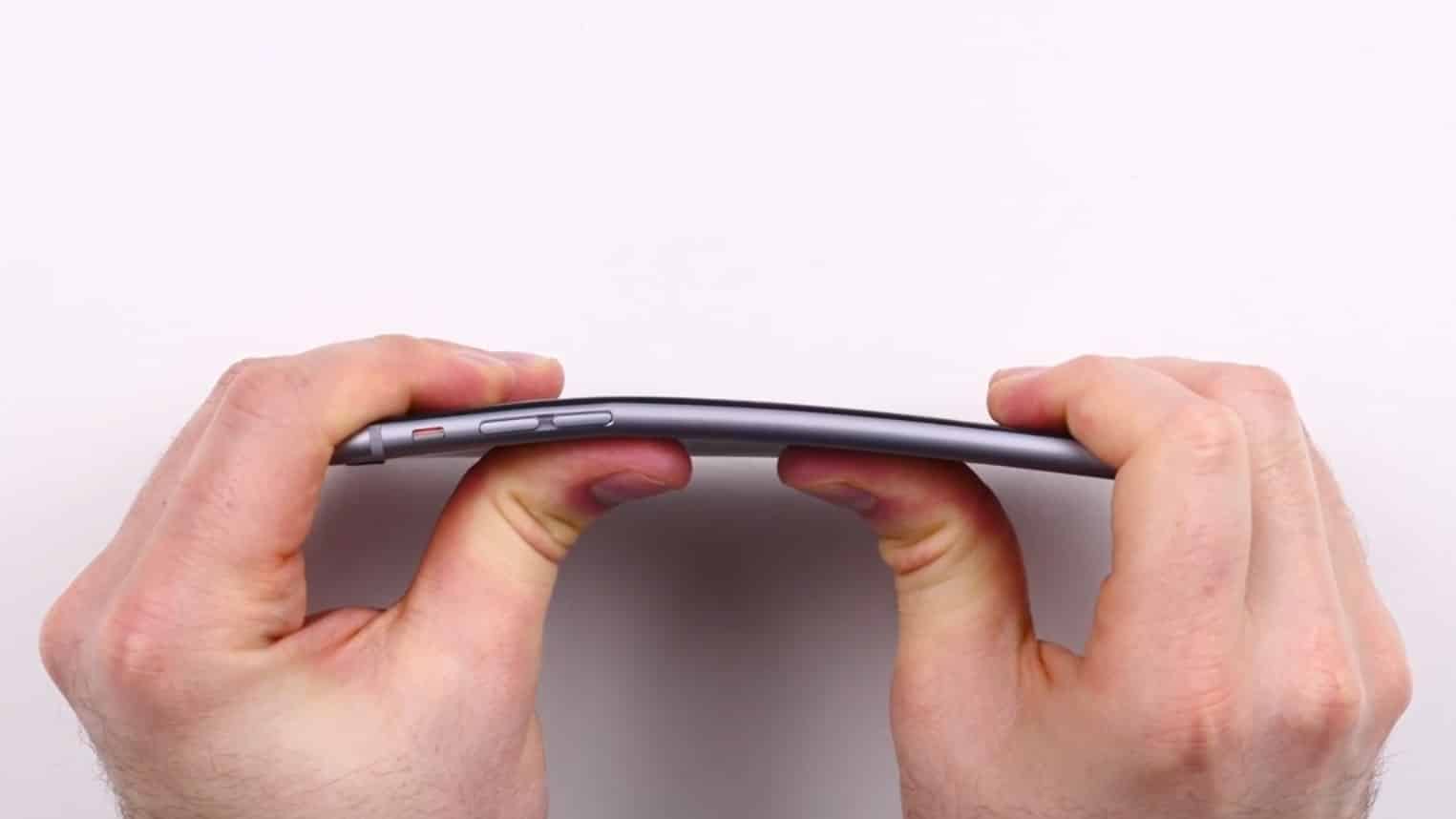 VIDEO: You Can Bend The iPhone 6 Plus With Your Bare Hands