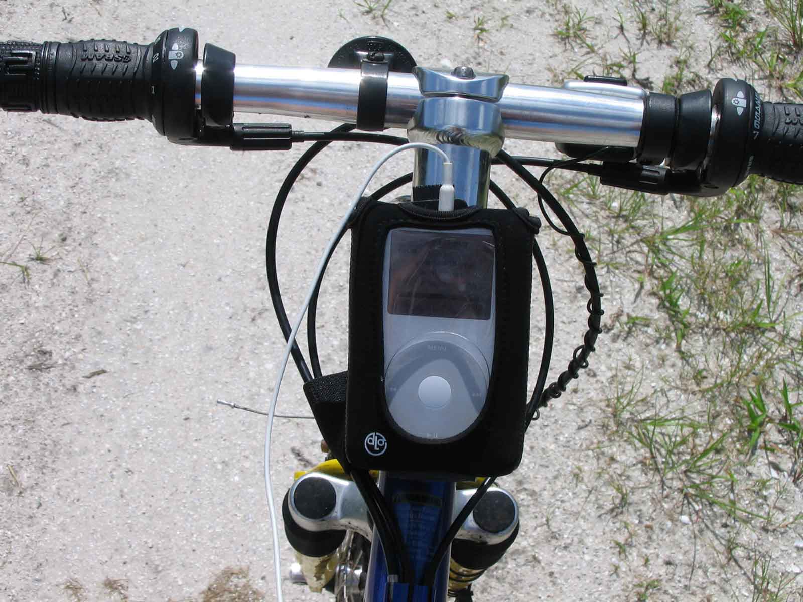 Police Issue Distracted Cycling Warning To iPod Users