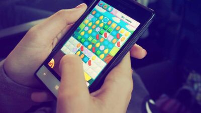 mobile gaming candy crush