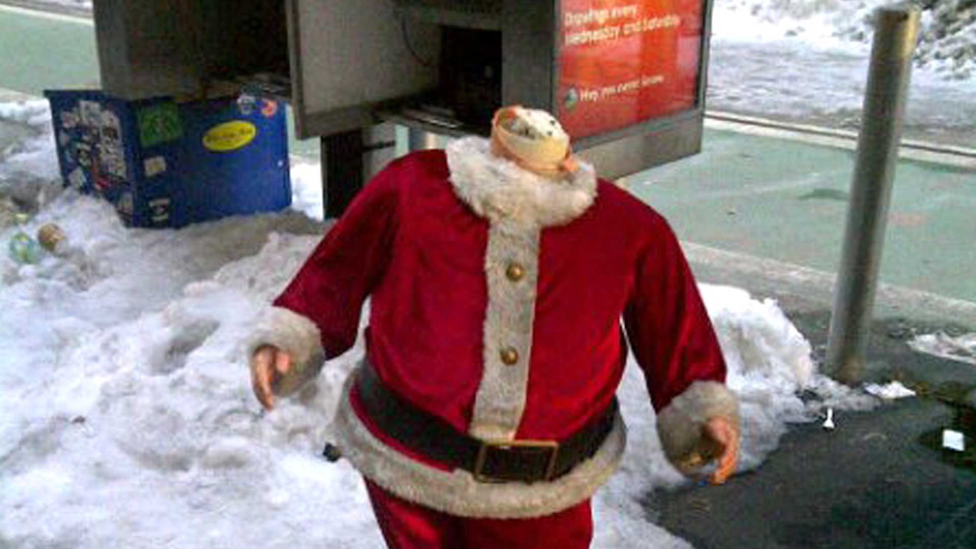 Decapitated Santa Found in Manhattan