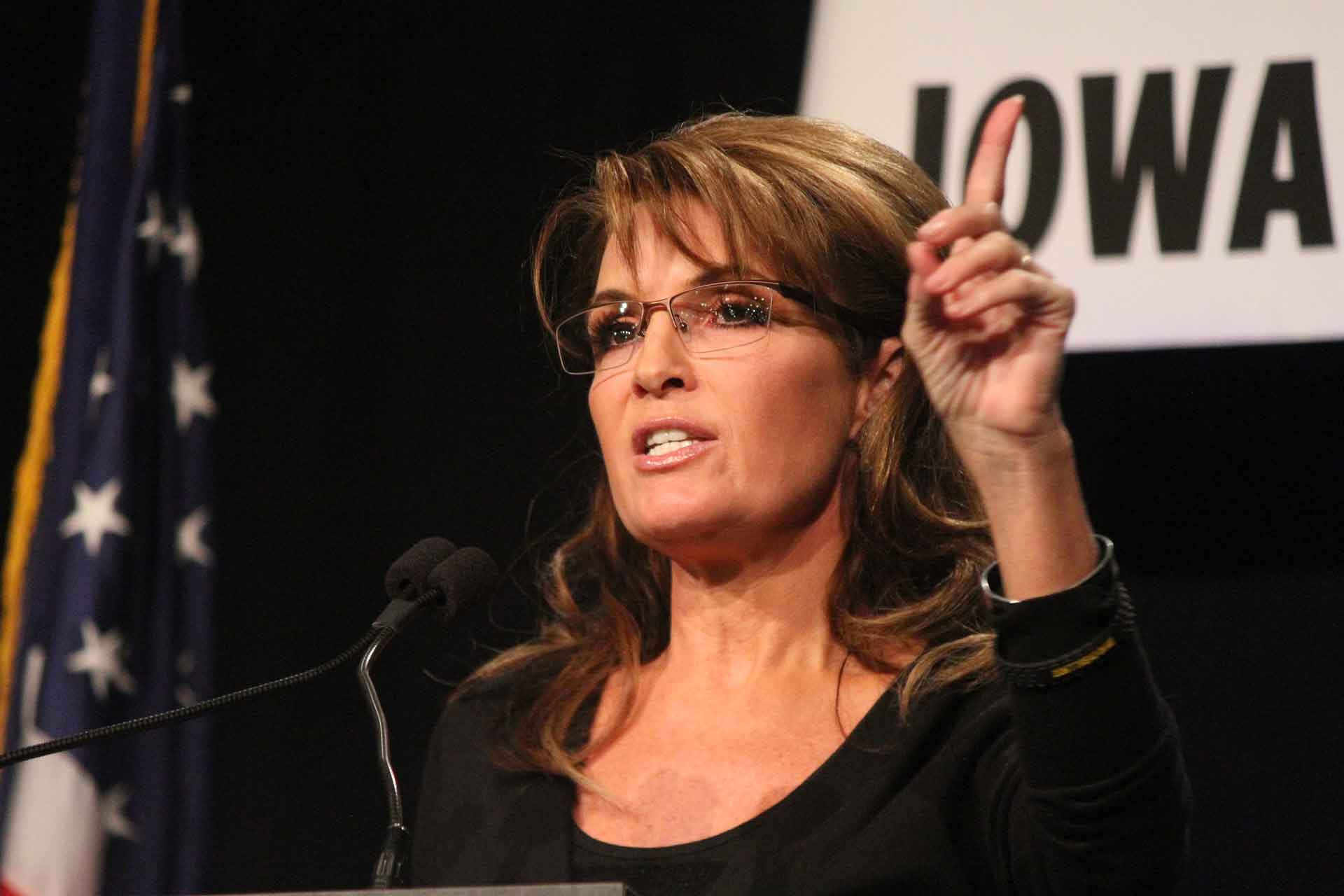 Tina Fey Reprises Her Perfect Parody Of Sarah Palin For SNL (2008)